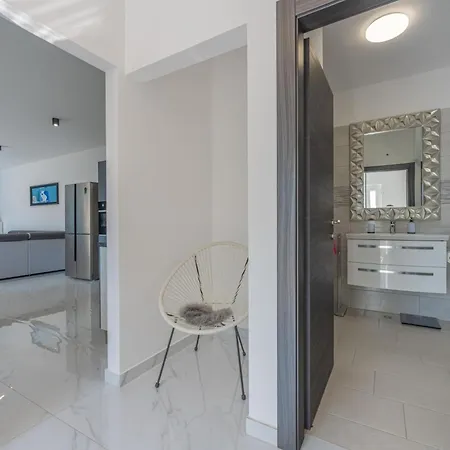 Casa De Rulo By Interhome بيت للعطل Šišan